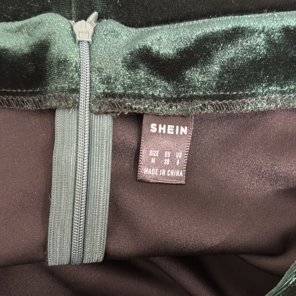 Women’s Chiquease Lapel Neck Single Button Green Velvet Blazer & Skirt Set. Sz M - Picture 14 of 16